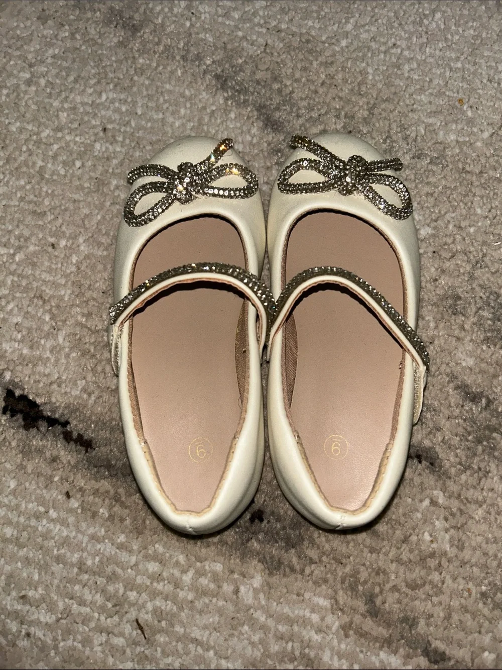 Used Girls Cream Ballet Flats with Glitter Bow